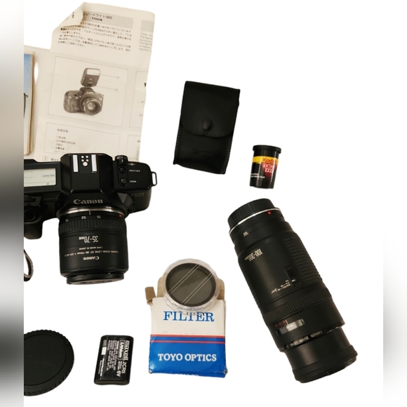 CANON EOS 650 SLR 35mm Film Camera Huge Lot 2-Lens, Flash, Batteries Filter and - Picture 7 of 11